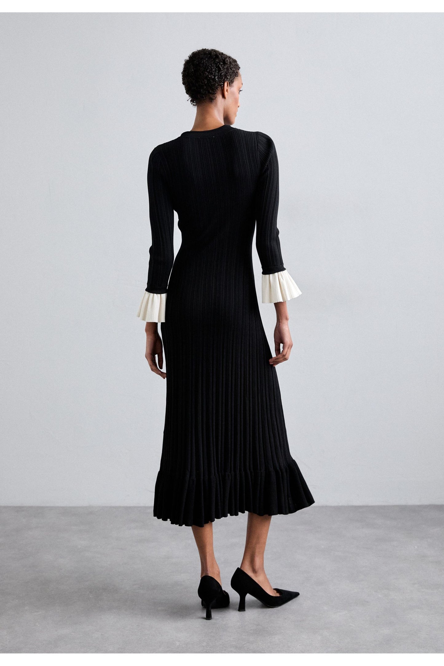 NIA - Elegantes Damenkleid – Feminine Silhouette & Stilvoller Look