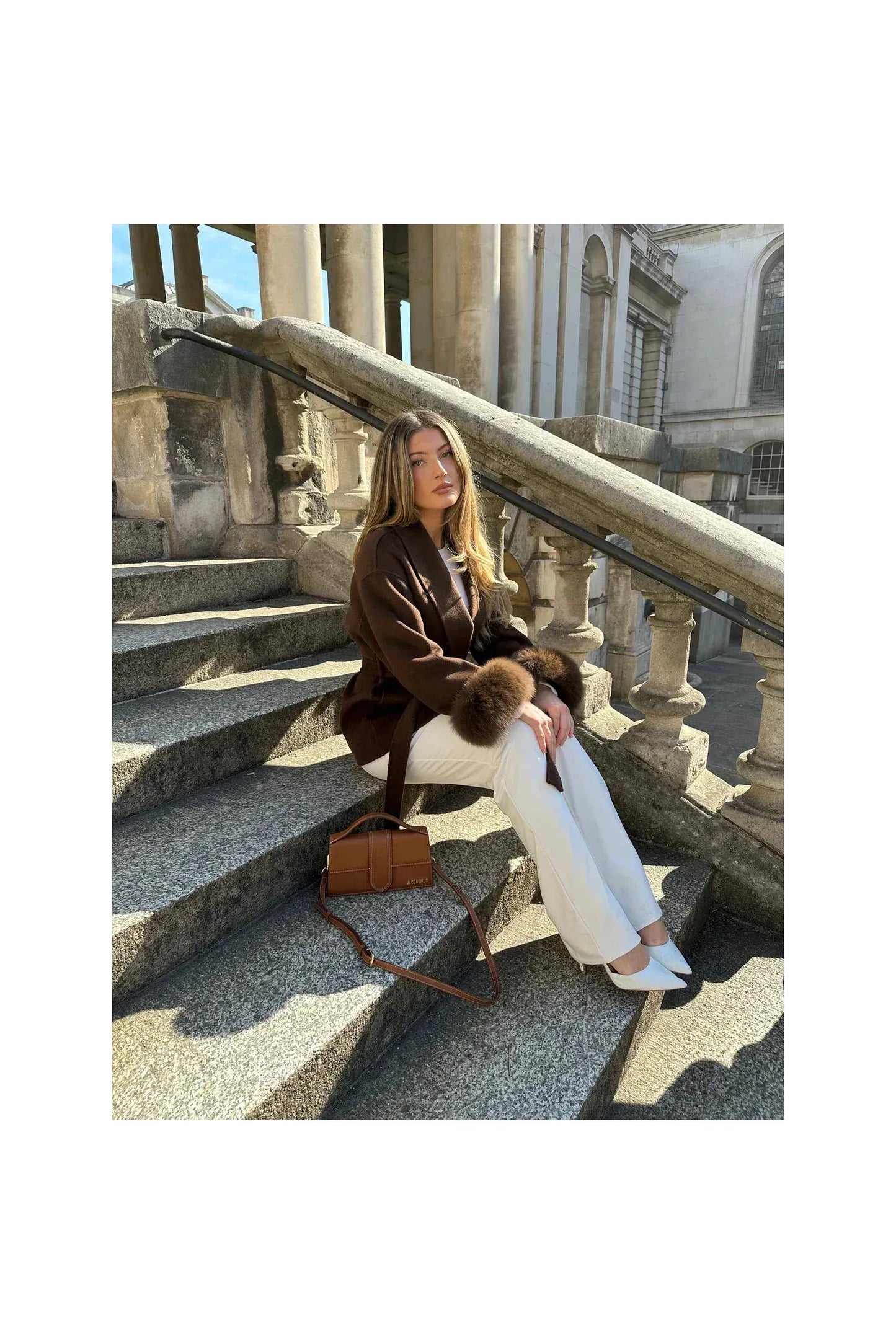 ARCTIC GRACE – Eleganter Wollmantel für Damen.