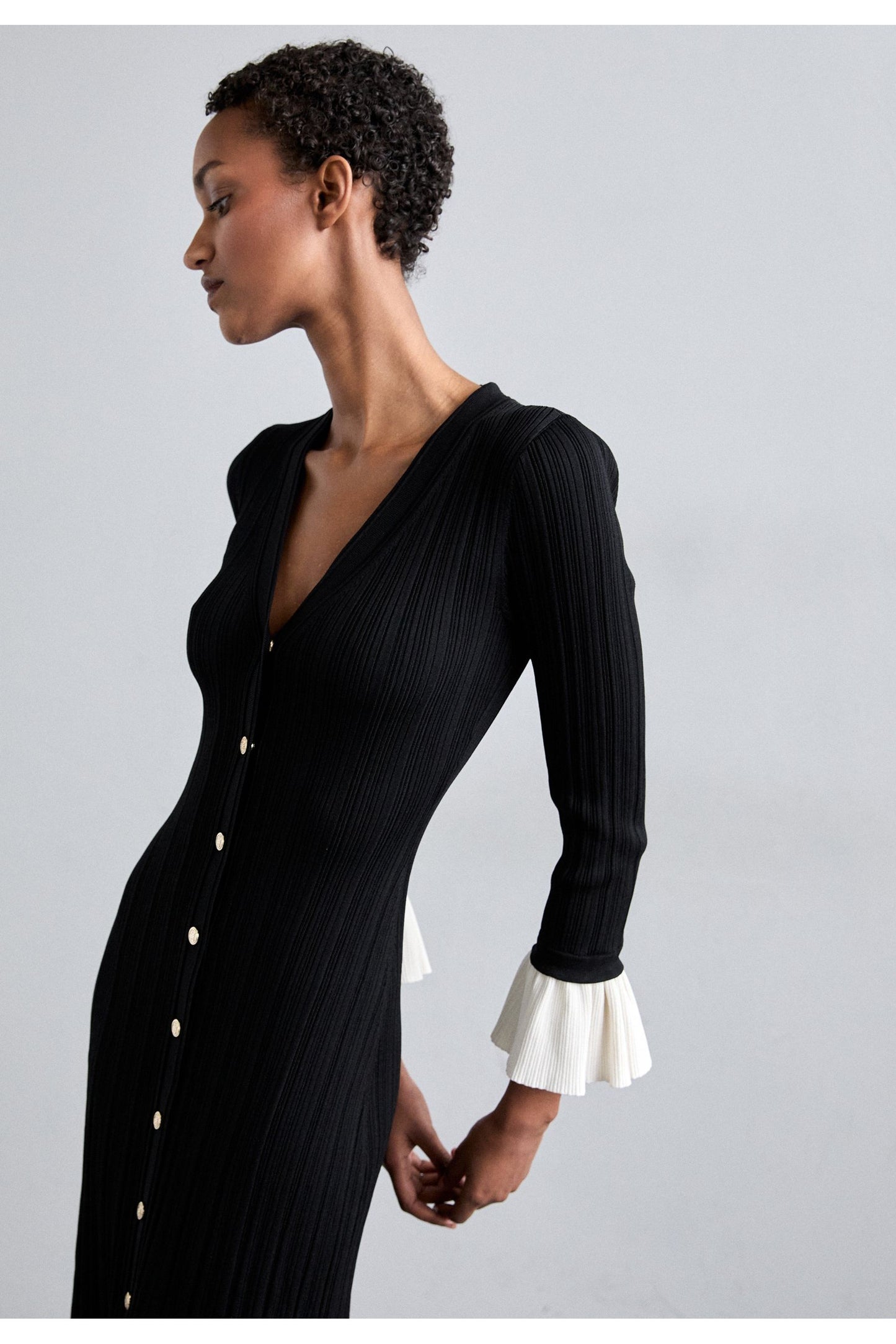 NIA - Elegantes Damenkleid – Feminine Silhouette & Stilvoller Look