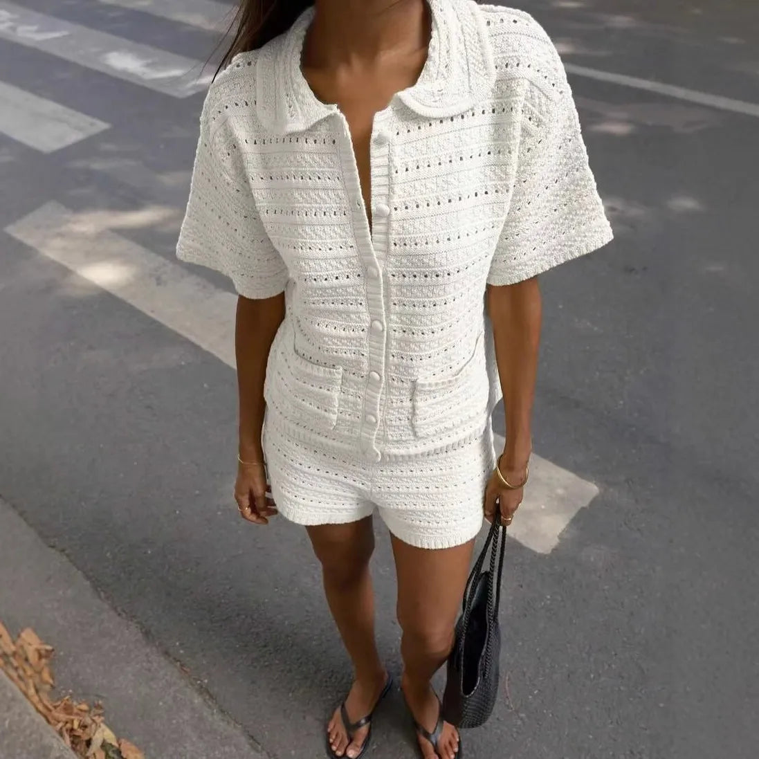 Sommer-Strickanzug für Damen, zweiteilig, mit Aussparungen, kurzärmelig, einreihig, Oberteil und Shorts, Strandurlaub