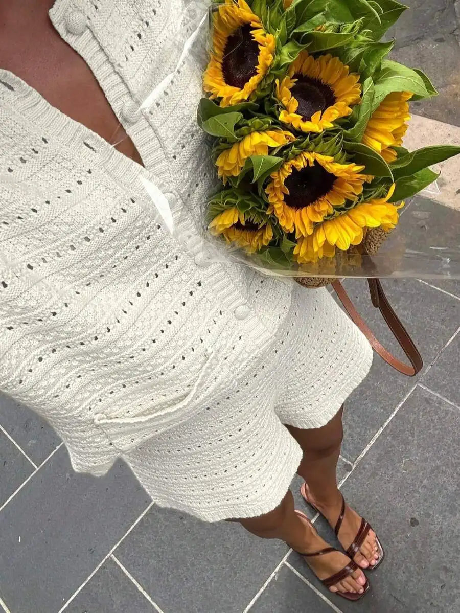 Sommer-Strickanzug für Damen, zweiteilig, mit Aussparungen, kurzärmelig, einreihig, Oberteil und Shorts, Strandurlaub