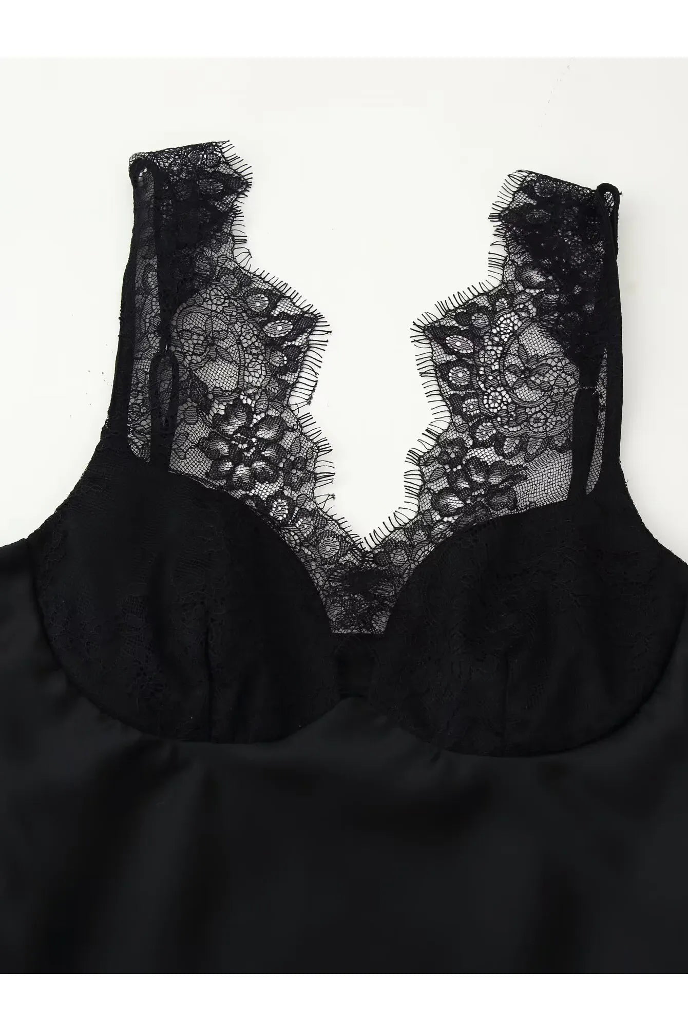LIORA - Lace Camisole Top – Damen Spitzentop mit Herz-Ausschnitt