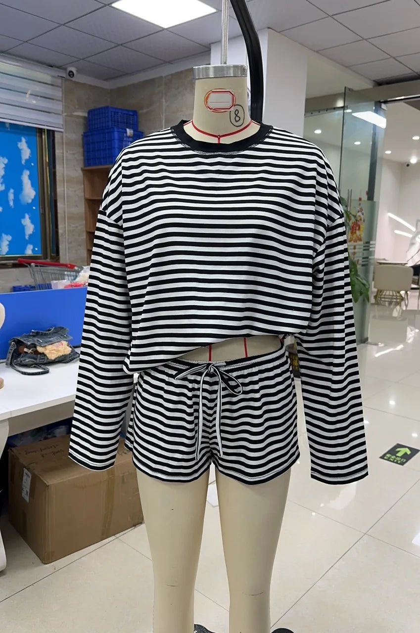Combhasaki 2-teiliges gestreiftes Loungewear-Outfit-Set für Damen, langärmelig, Rundhalsausschnitt, lockeres Pullover-Shirt + Shorts mit Kordelzug, Trainingsanzüge
