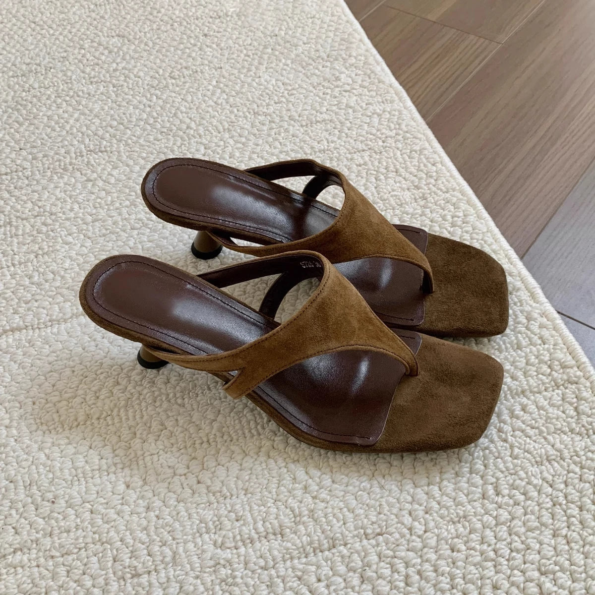 Retro Temperament Minimalist Toe-in Stiletto Sandals for Women Outside Flip-On Slippers Versatile High-Heeled Sandals