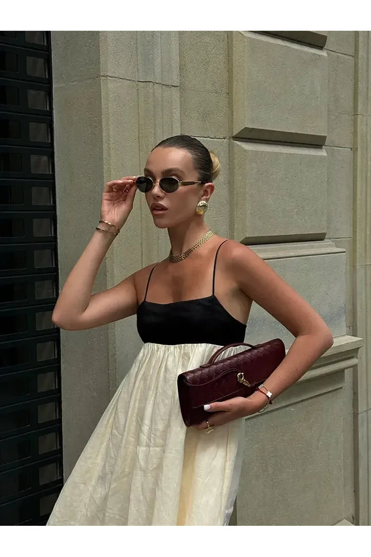 Besellics Noir Écru Maxi Dress