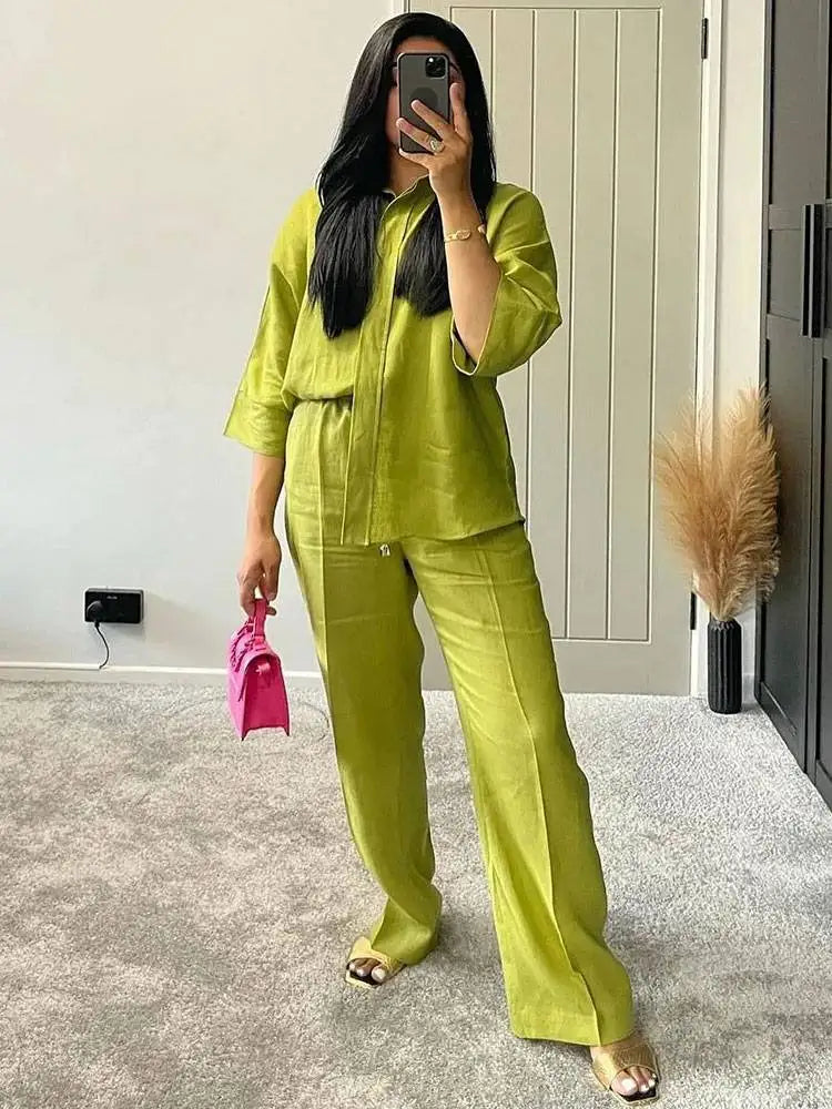 HH 2025 Damen 2-teiliges Set, elastische Taille, Taschenfalten, verziert breite Beinhosen + solides einreihiges Blusenoberteil mit Schlitz am Saum