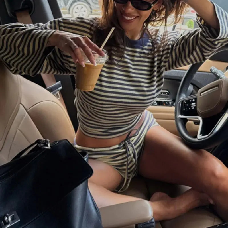 Combhasaki 2-teiliges gestreiftes Loungewear-Outfit-Set für Damen, langärmelig, Rundhalsausschnitt, lockeres Pullover-Shirt + Shorts mit Kordelzug, Trainingsanzüge