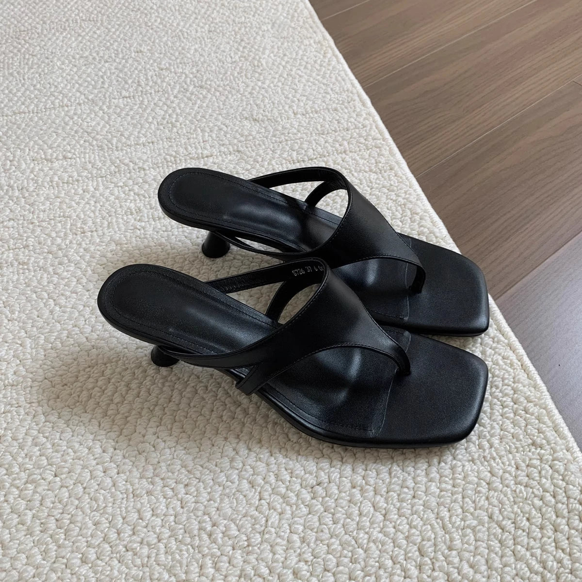 Retro Temperament Minimalist Toe-in Stiletto Sandals for Women Outside Flip-On Slippers Versatile High-Heeled Sandals