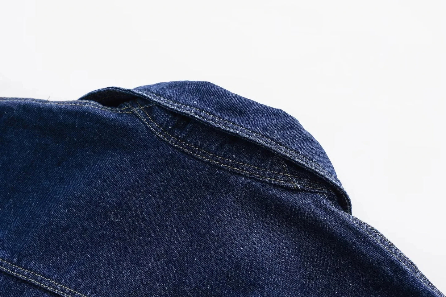 2025 Damenmode Flip Pocket Dekoration Kurzer Flip-Kragen Slim-Fit-Jeansoberteil + asymmetrischer Jeansrock 2-teiliges Set