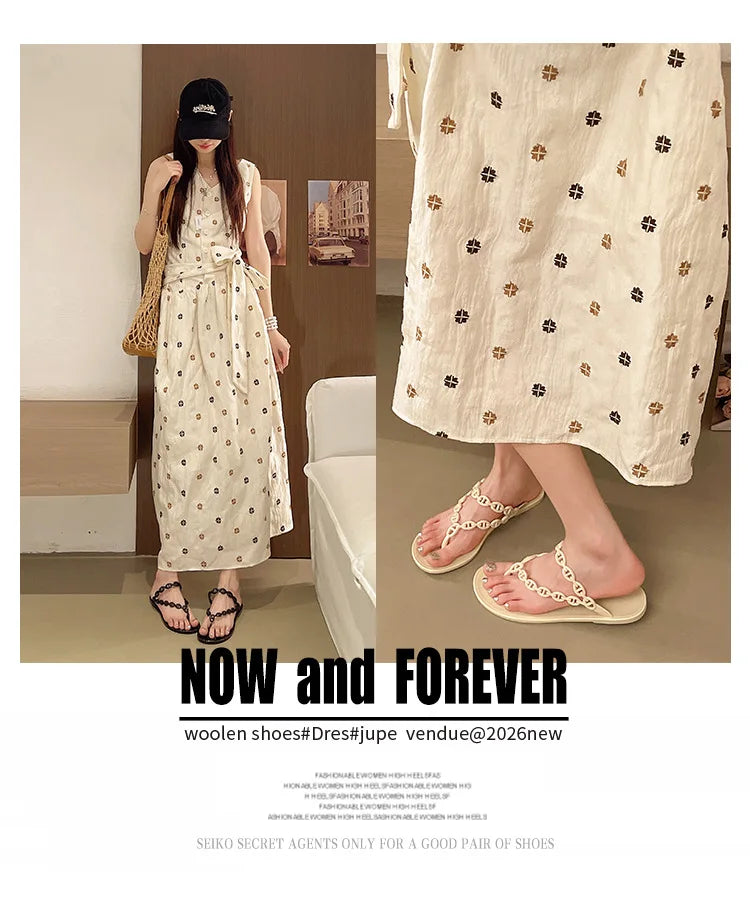 Anti-Slip Flat Sandals Women's Outdoor Beach Slippers Crystal Rhinestone Thong Slippers PVC Material Comfortable Casual Shoes