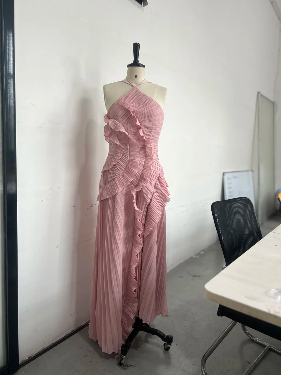 Elegant Purple Halter A Line Prom Gowns Ruffles Tiered Backless Party Gown Summer Vacation Chiffon Long Evening Dress