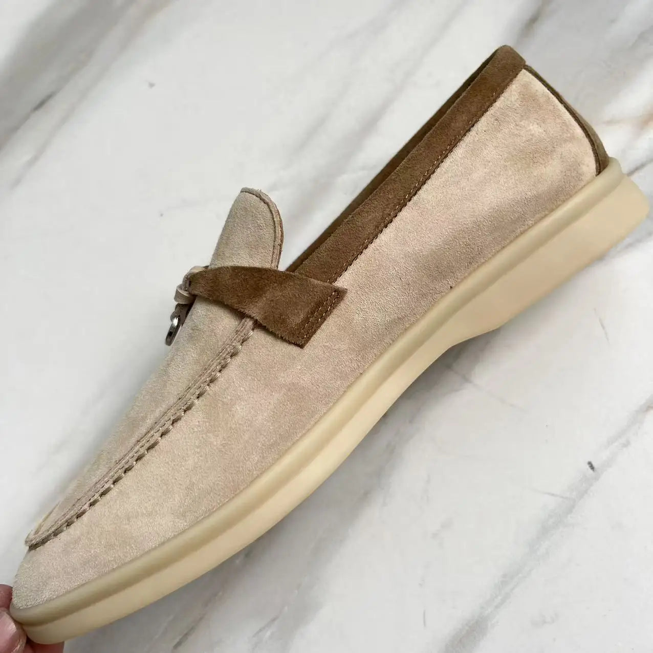 Klassische High-Top LP Loafer mit weicher Sohle, Slip-On-Schuhe, Metallschnalle, Quastendetails, lässige runde Zehenpartie, Leder-Flats