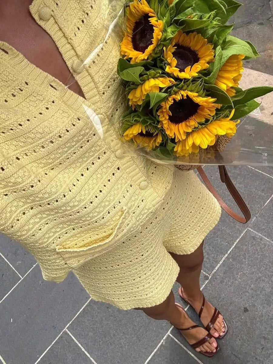 Sommer-Strickanzug für Damen, zweiteilig, mit Aussparungen, kurzärmelig, einreihig, Oberteil und Shorts, Strandurlaub