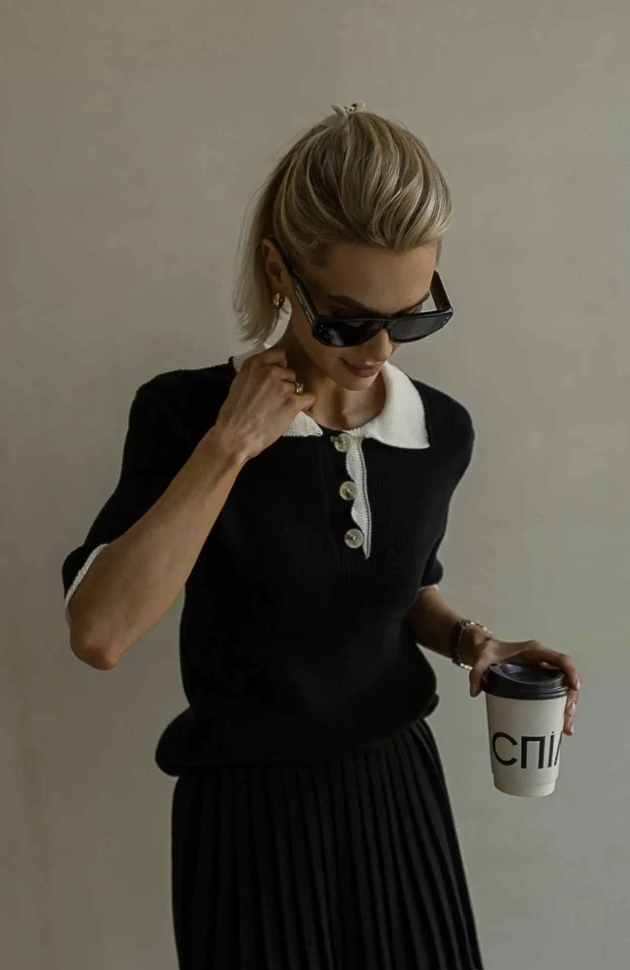 Lässiges Strick-Set mit einfarbigem Pullover und kurzem Rock für Damen, Frühling/Herbst, bequemer Street-Style, Polyester-Gewebe