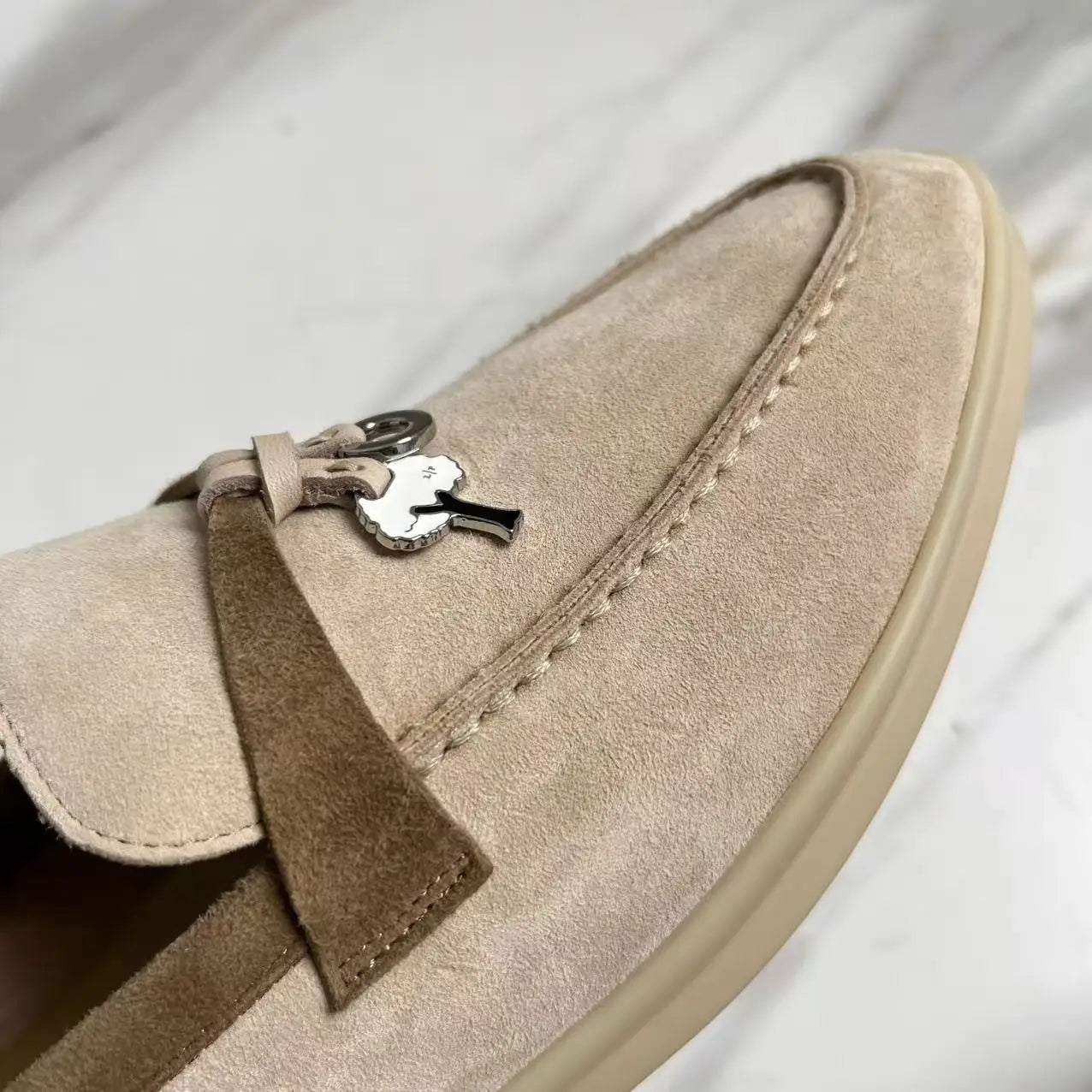 Klassische High-Top LP Loafer mit weicher Sohle, Slip-On-Schuhe, Metallschnalle, Quastendetails, lässige runde Zehenpartie, Leder-Flats