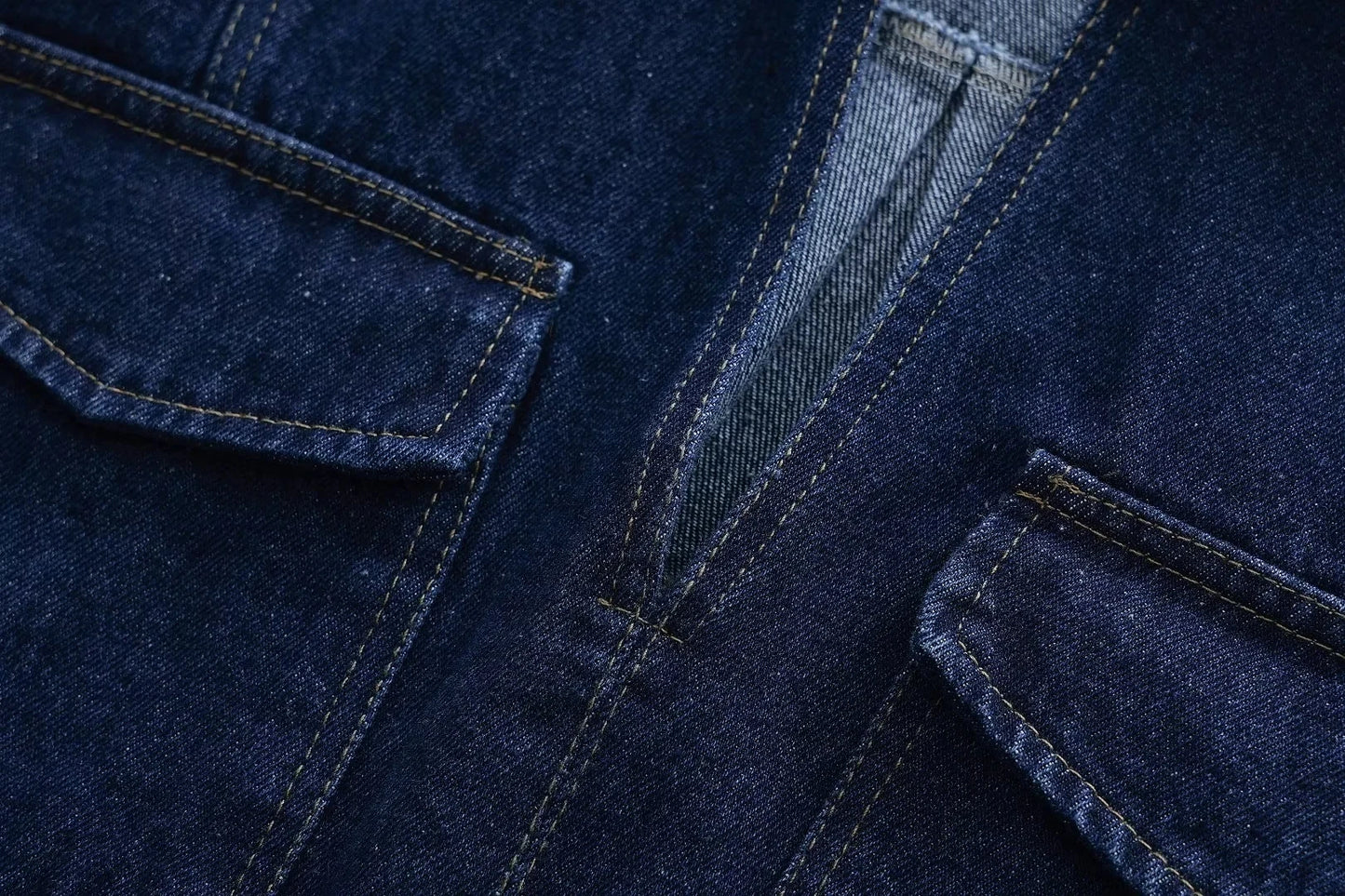 2025 Damenmode Flip Pocket Dekoration Kurzer Flip-Kragen Slim-Fit-Jeansoberteil + asymmetrischer Jeansrock 2-teiliges Set