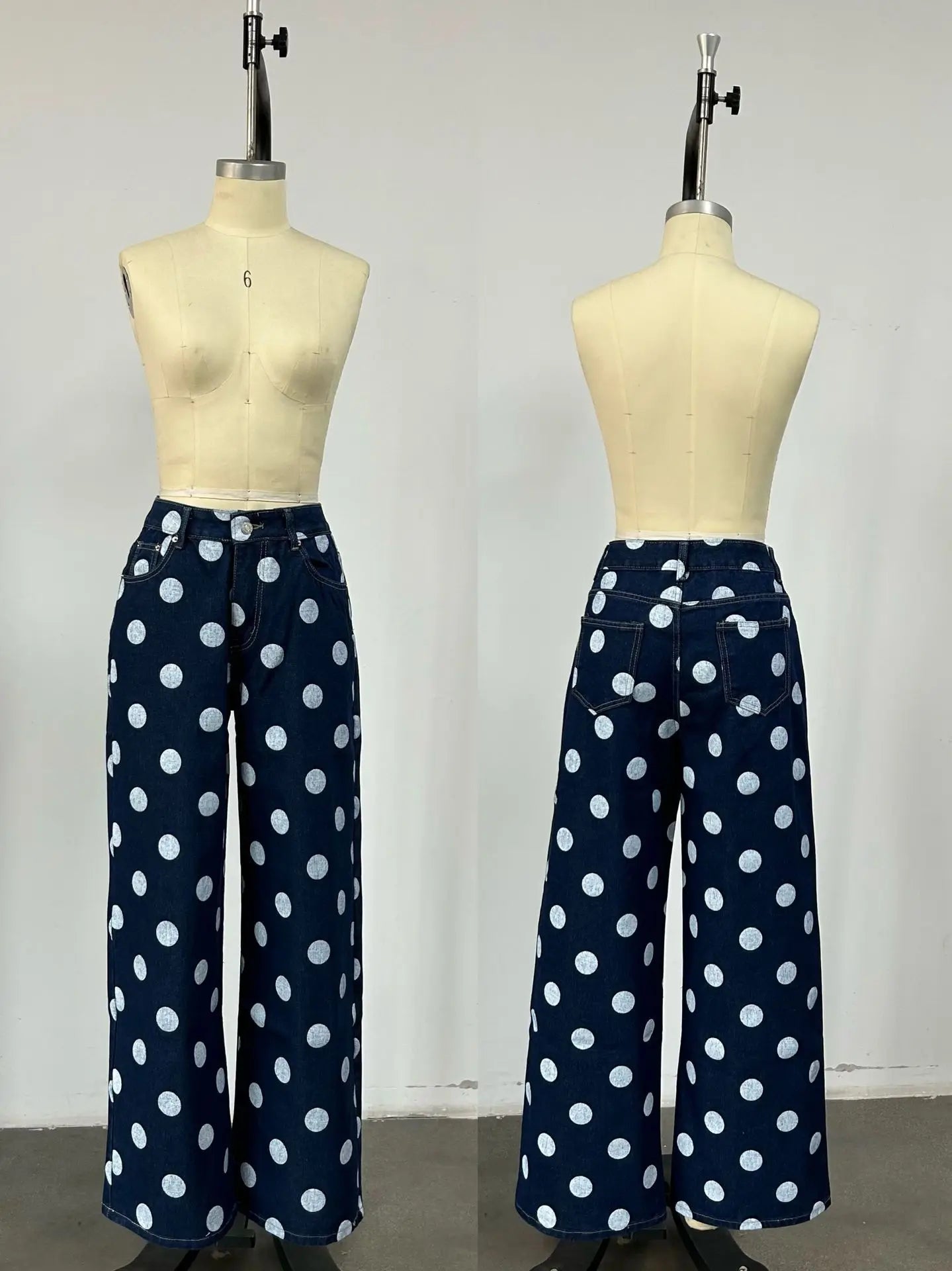 Lässige Gepunktete Denim-Jeans für Damen in Dunklen Farben, Gerade Geschnittene Lange Hose im Komfortablen Pendler-Stil aus Baumwollstoff