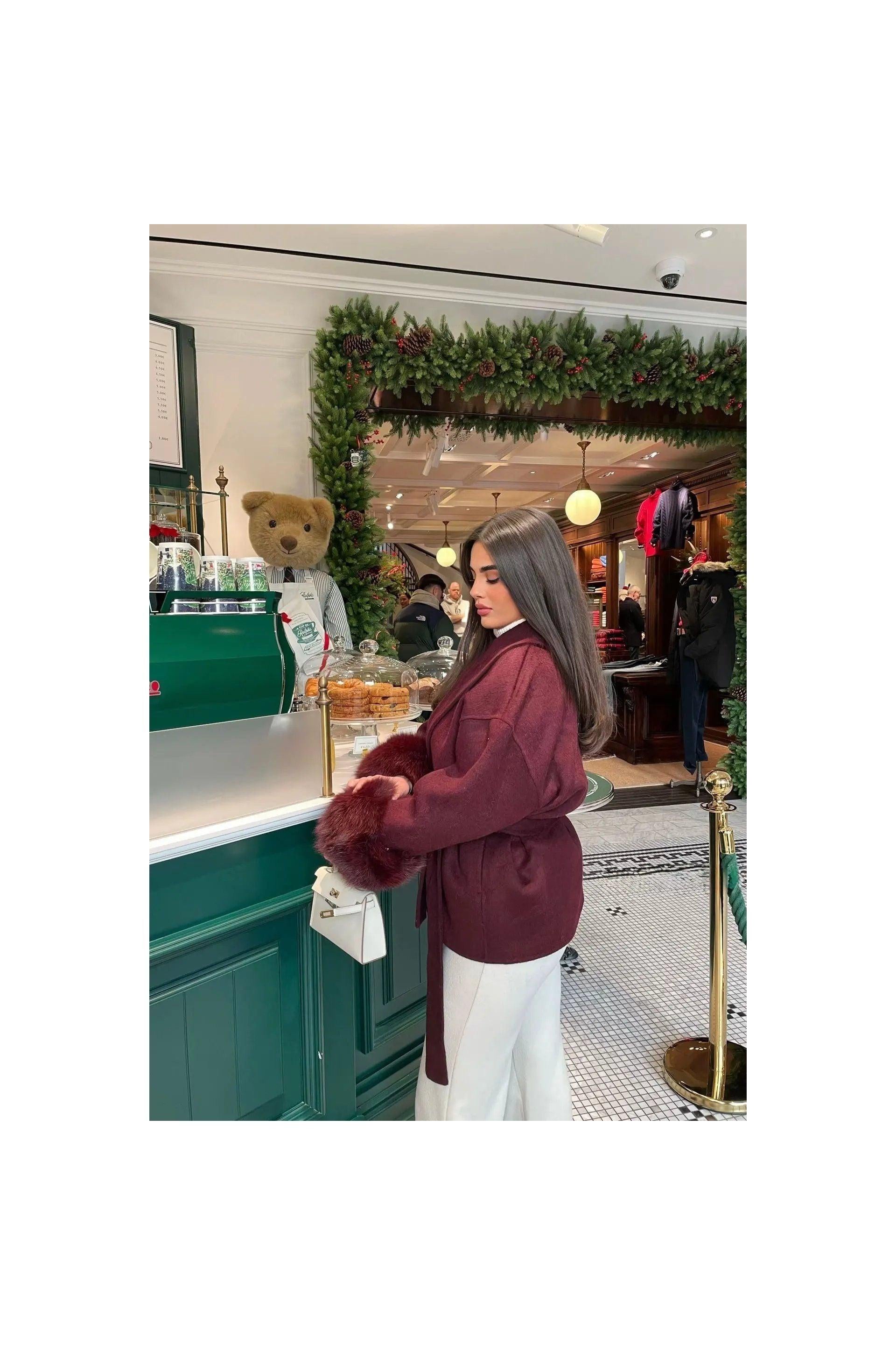 ARCTIC GRACE – Eleganter Wollmantel für Damen.