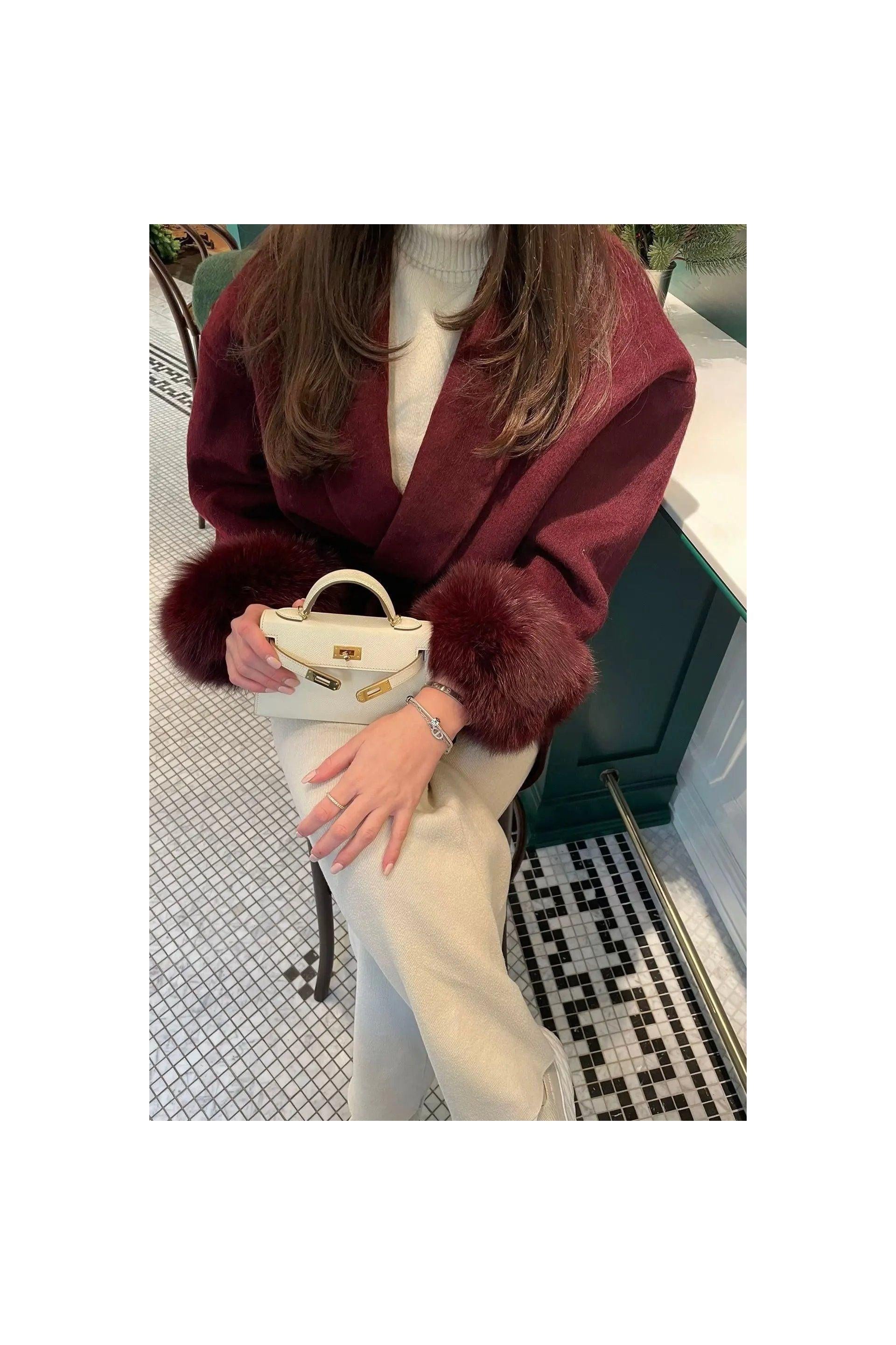 ARCTIC GRACE – Eleganter Wollmantel für Damen.