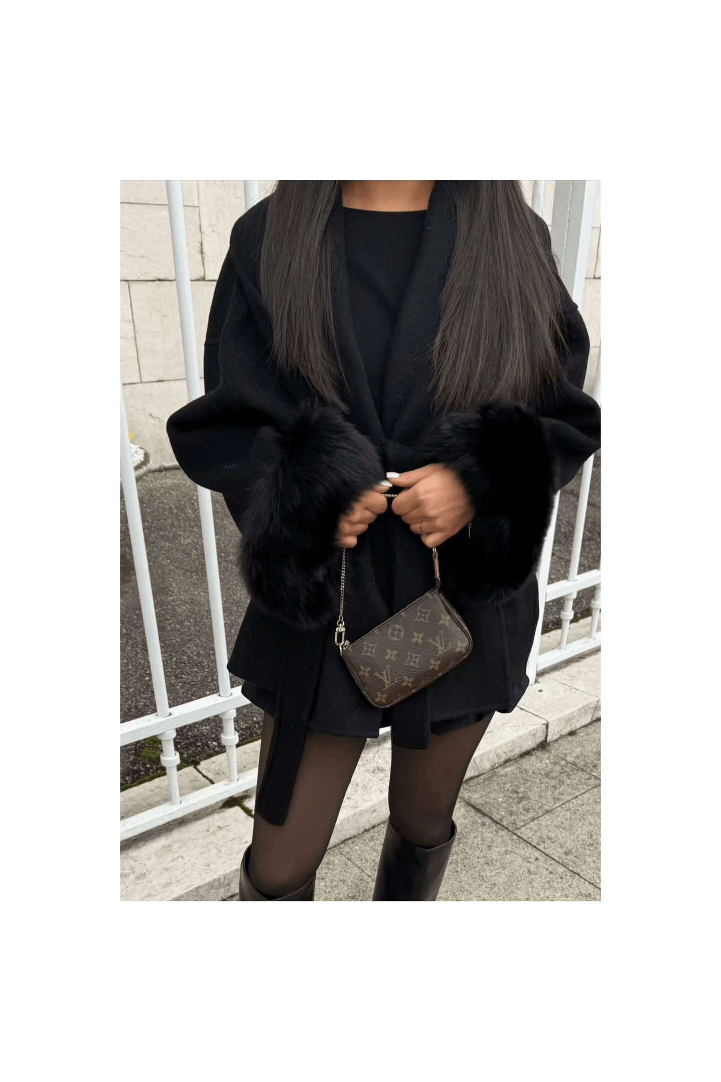 ARCTIC GRACE – Eleganter Wollmantel für Damen.