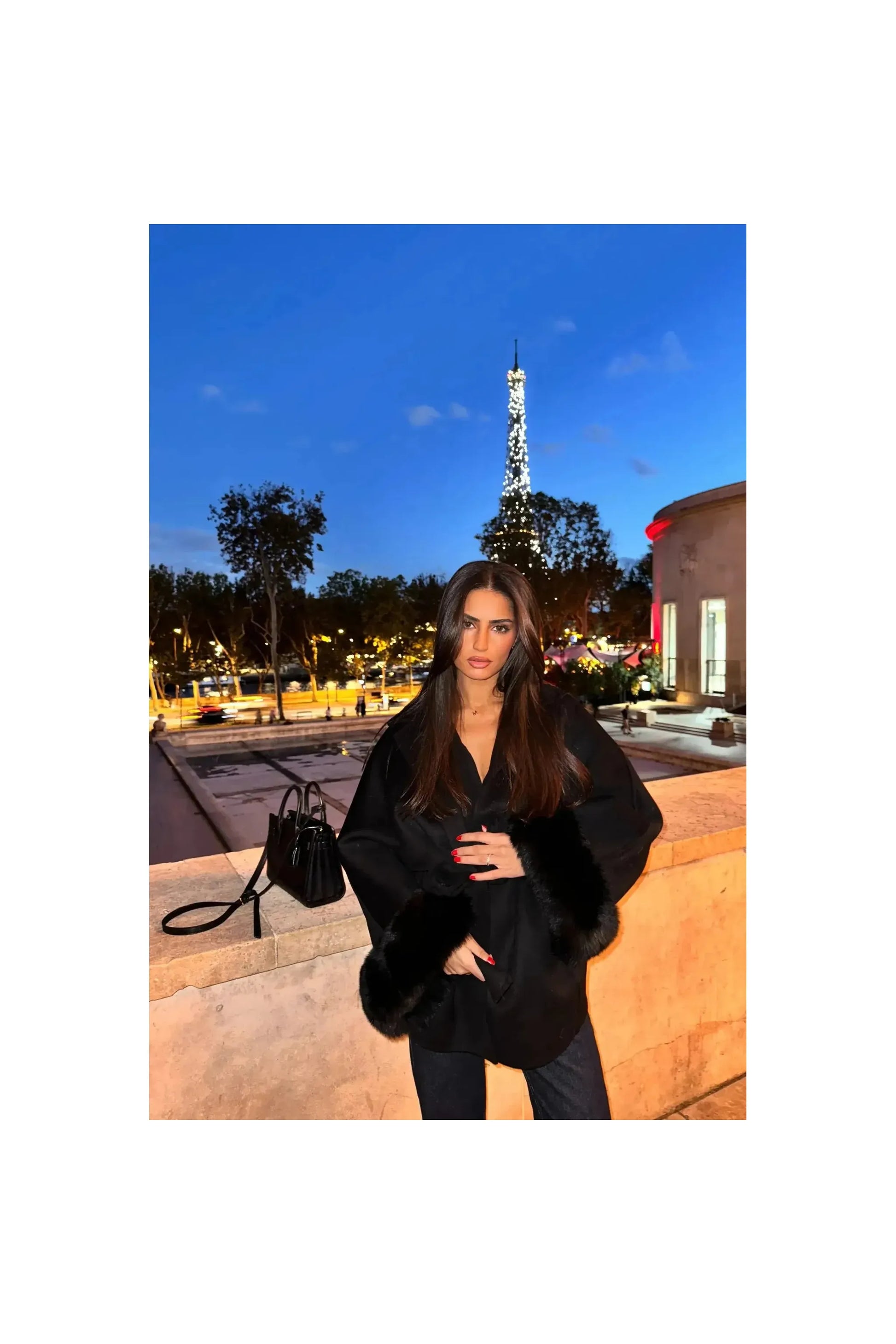 ARCTIC GRACE – Eleganter Wollmantel für Damen.