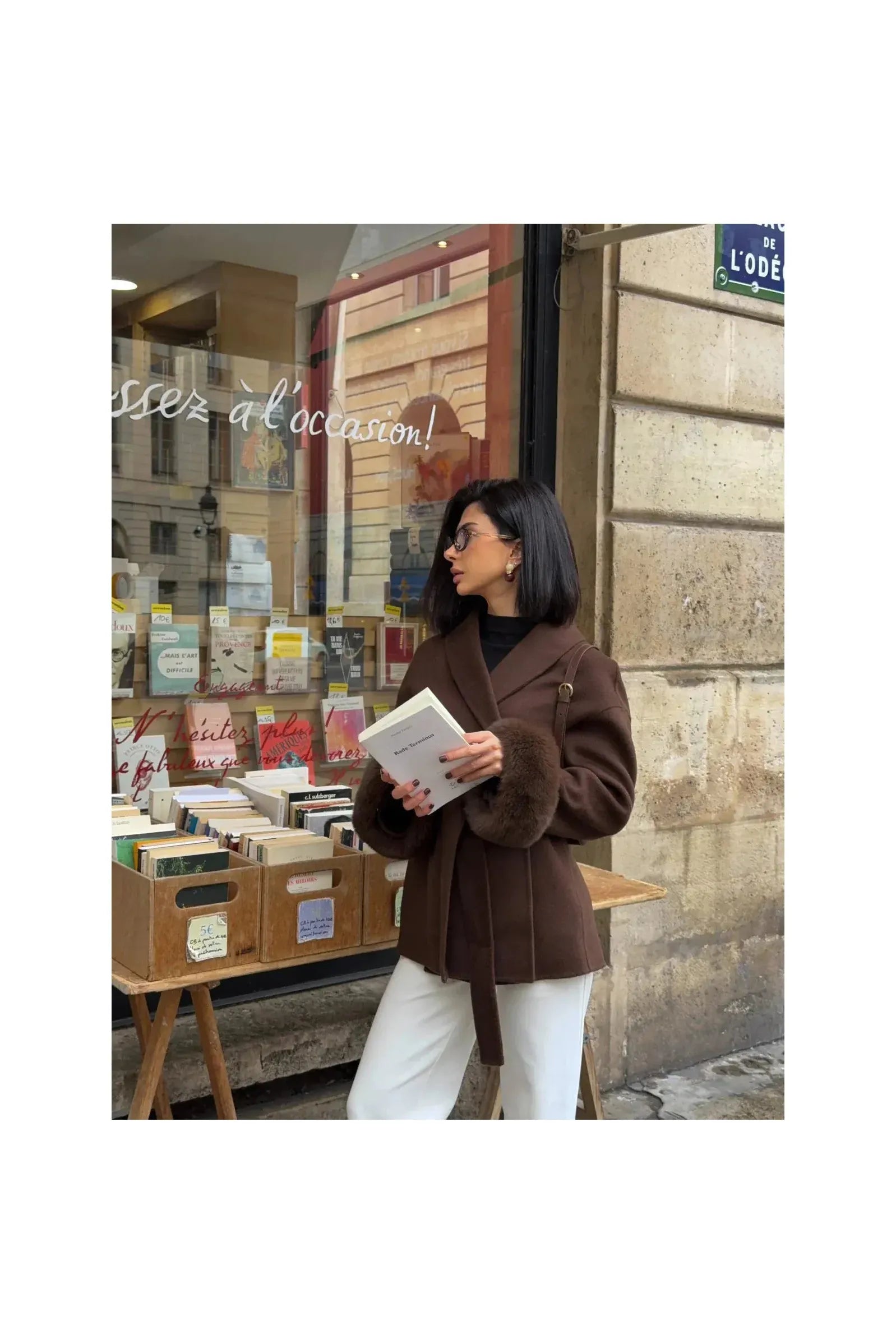 ARCTIC GRACE – Eleganter Wollmantel für Damen.