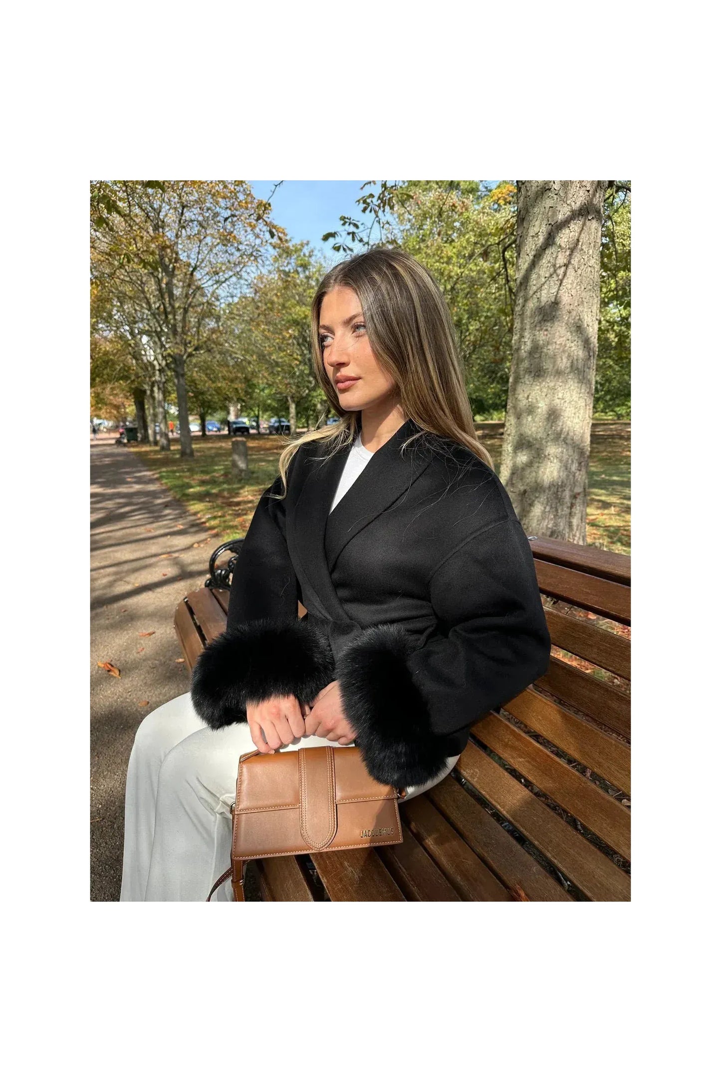 ARCTIC GRACE – Eleganter Wollmantel für Damen.