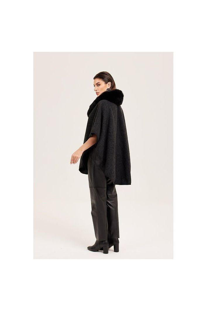 AURELIE - Cape mit abnehmbaren Kunstpelzkragen.