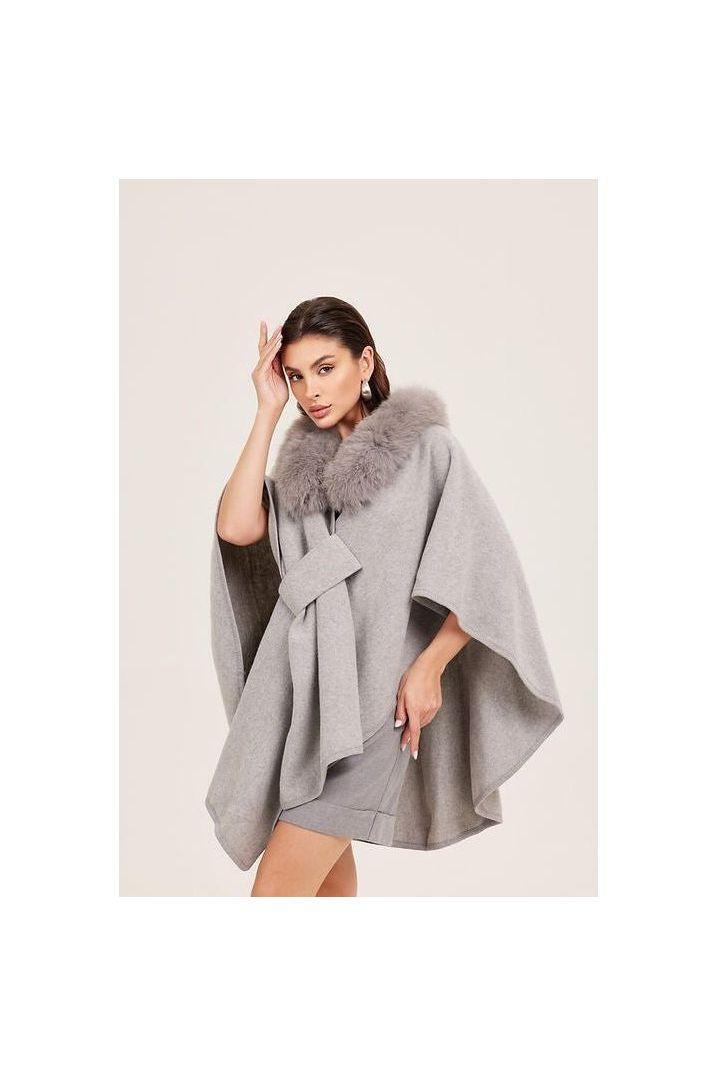 AURELIE - Cape mit abnehmbaren Kunstpelzkragen.
