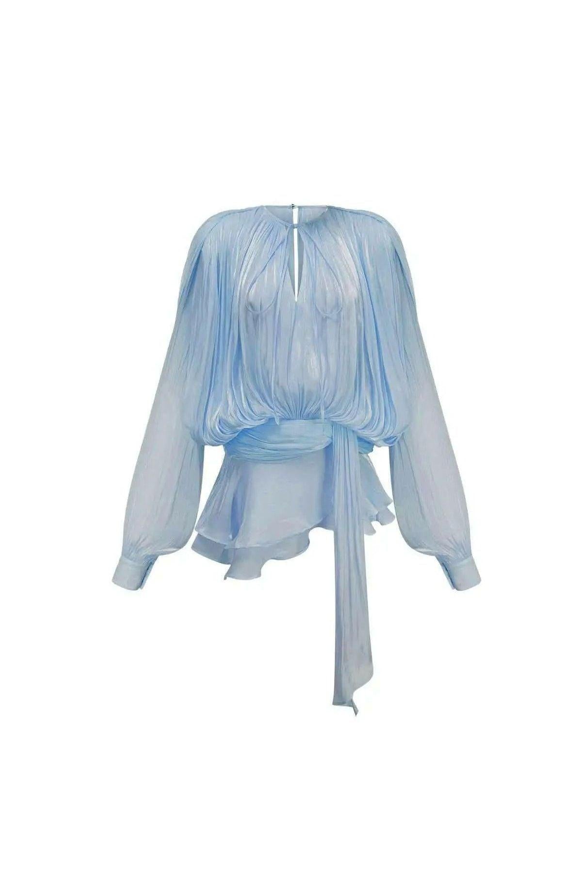 Elara Plissee-Kleid in Himmelblau.