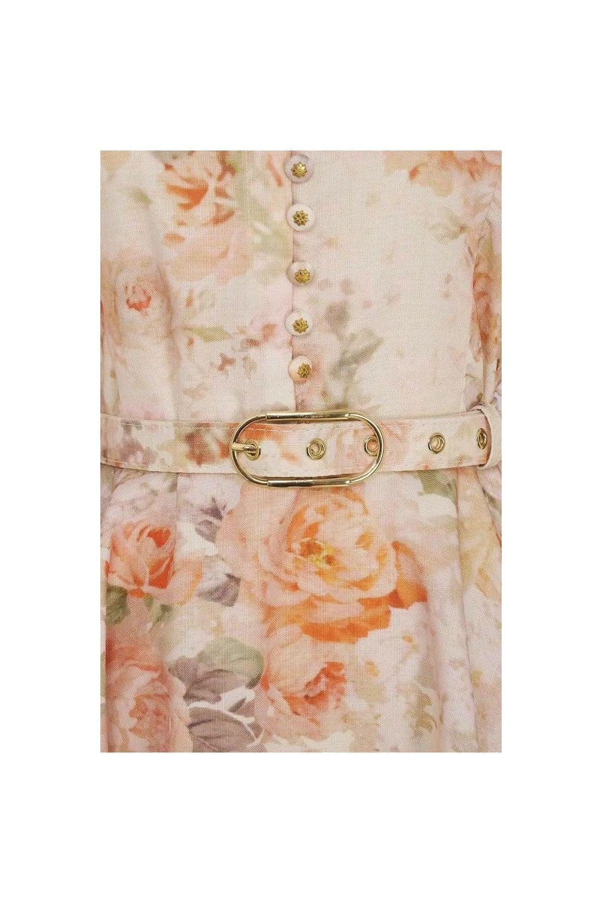 Elegantes Maxikleid mit floralem Print und Puffärmeln.