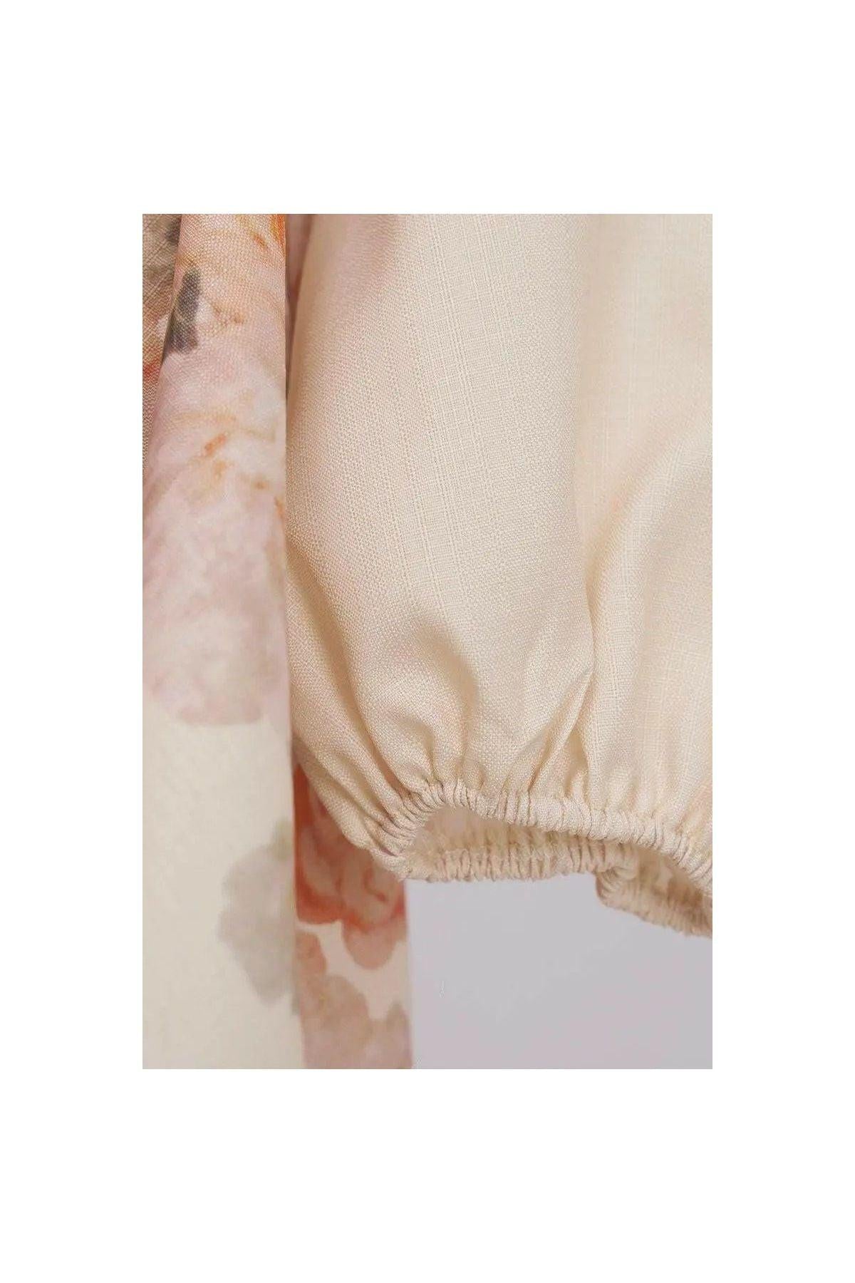 Elegantes Maxikleid mit floralem Print und Puffärmeln.