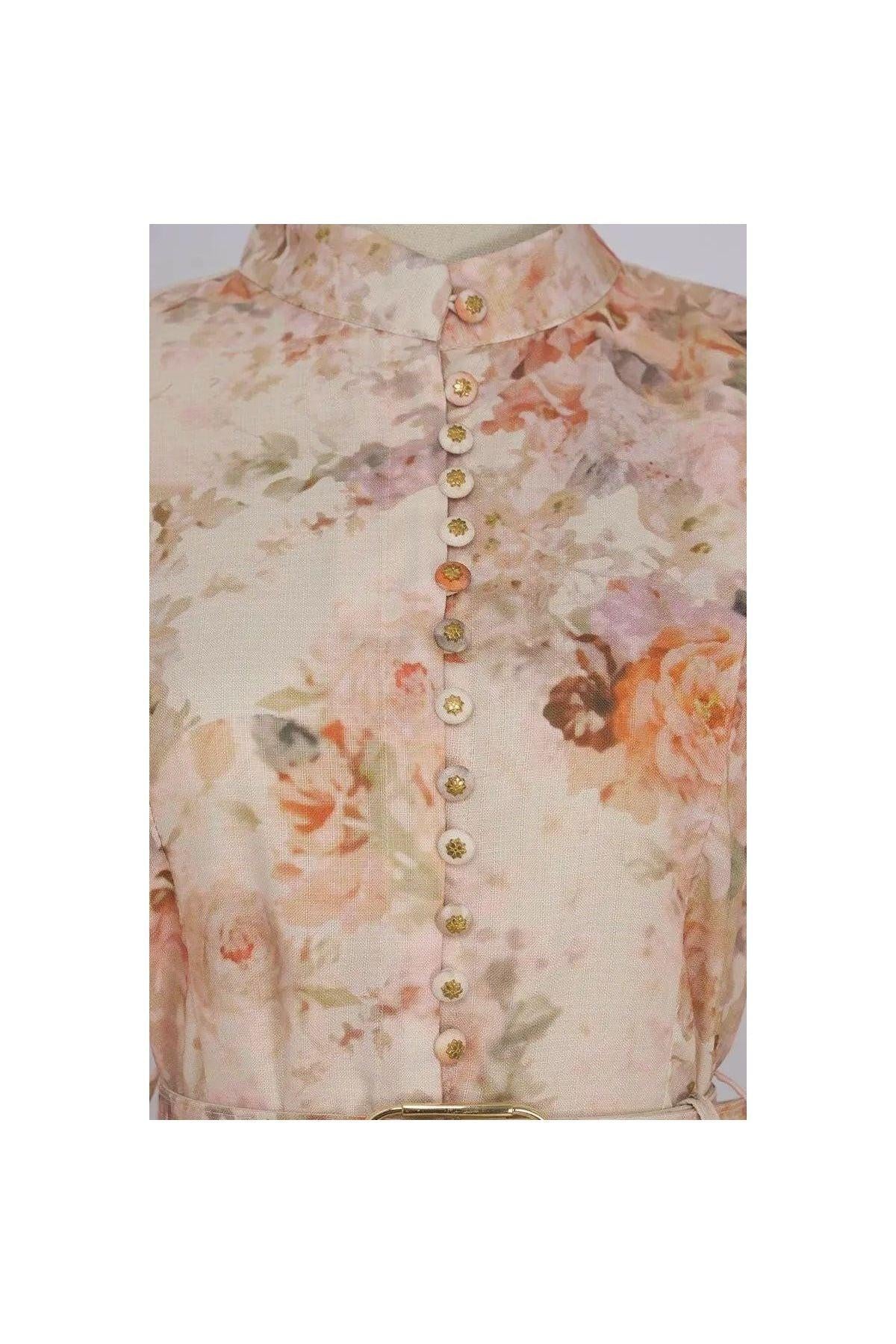 Elegantes Maxikleid mit floralem Print und Puffärmeln.