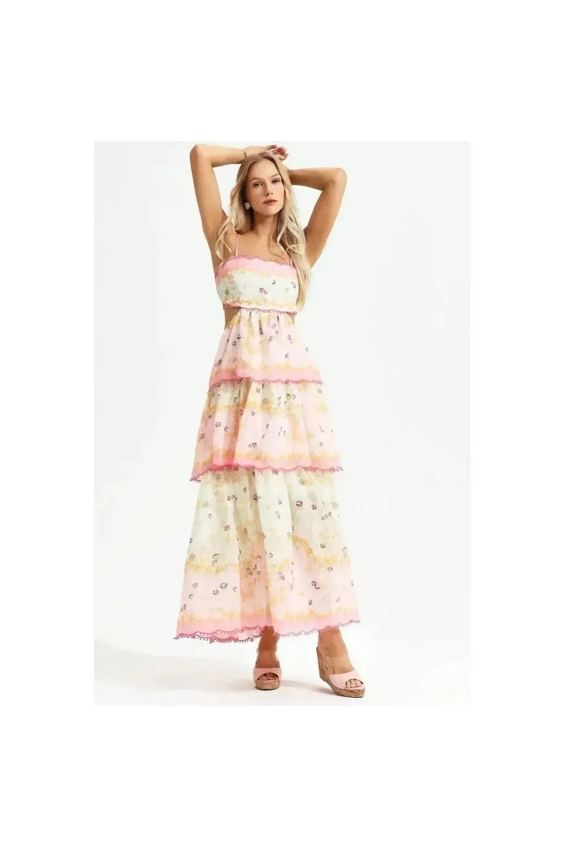 Floraler Traum in Rosa – Das Statement-Kleid des Sommers.