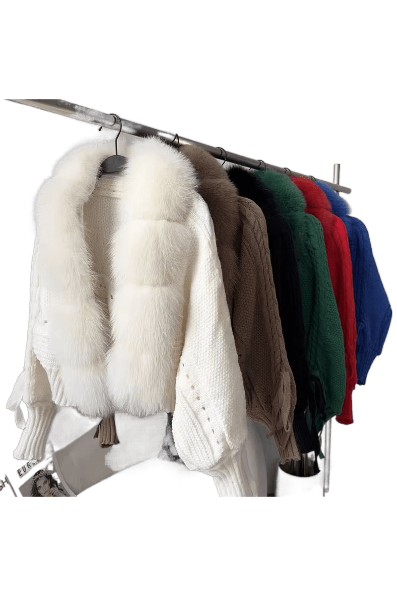 LUMINA – Winter Cardigan mit Kunstpelzkragen.