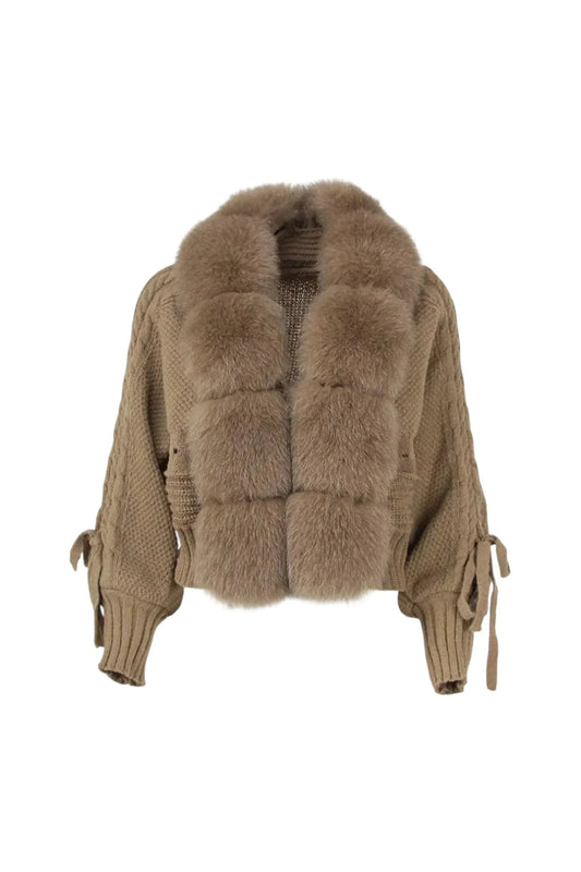 LUMINA – Winter Cardigan mit Kunstpelzkragen.