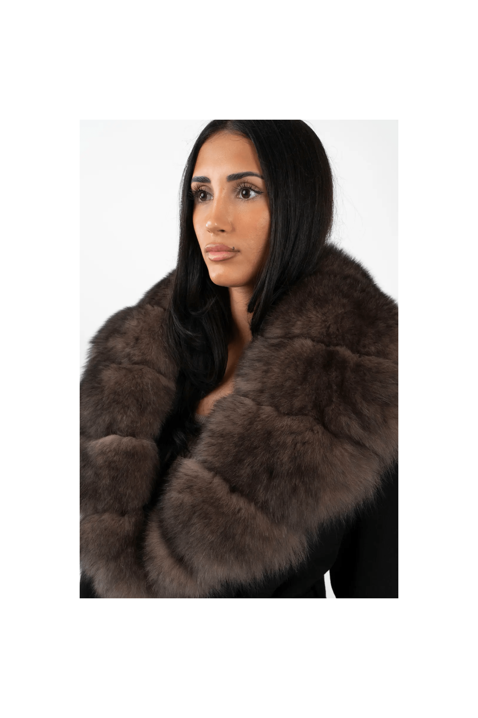 ELISA – Luxuriöse Damenjacke mit Kunstpelzkragen.