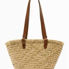 Strohtasche mit Lederdetails