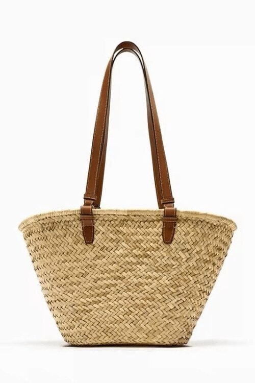 Strohtasche mit Lederdetails