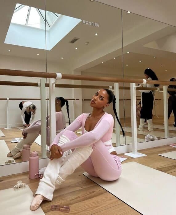 Pilates Set featuring a fitted wrap top and loose pants in a versatile design, perfect for comfort and style.