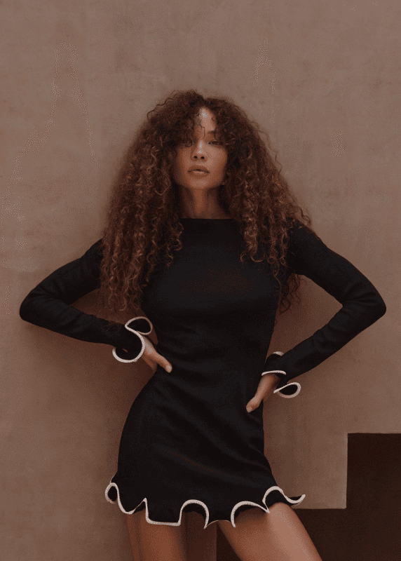 Ruffle Elegance - Besellics
