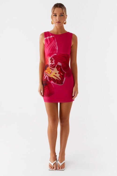 Minikleid mit Blumenmuster – Sommerliche Eleganz trifft auf moderne Sinnlichkeit