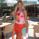 🌺 Halterneck Top mit Lilienprint – Sommerliche Eleganz trifft Farbenpracht