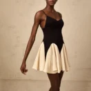 Elegantes Trägerkleid mit ausgestelltem Rock – Modern & Feminin