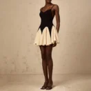 Elegantes Trägerkleid mit ausgestelltem Rock – Modern & Feminin