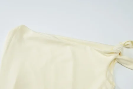 Asymmetrisches Kleid „Elegant Charm“ – Cremeweiß