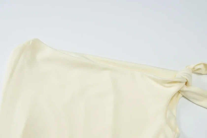 Asymmetrisches Kleid „Elegant Charm“ – Cremeweiß - Image 11