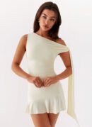 Asymmetrisches Kleid „Elegant Charm“ – Cremeweiß