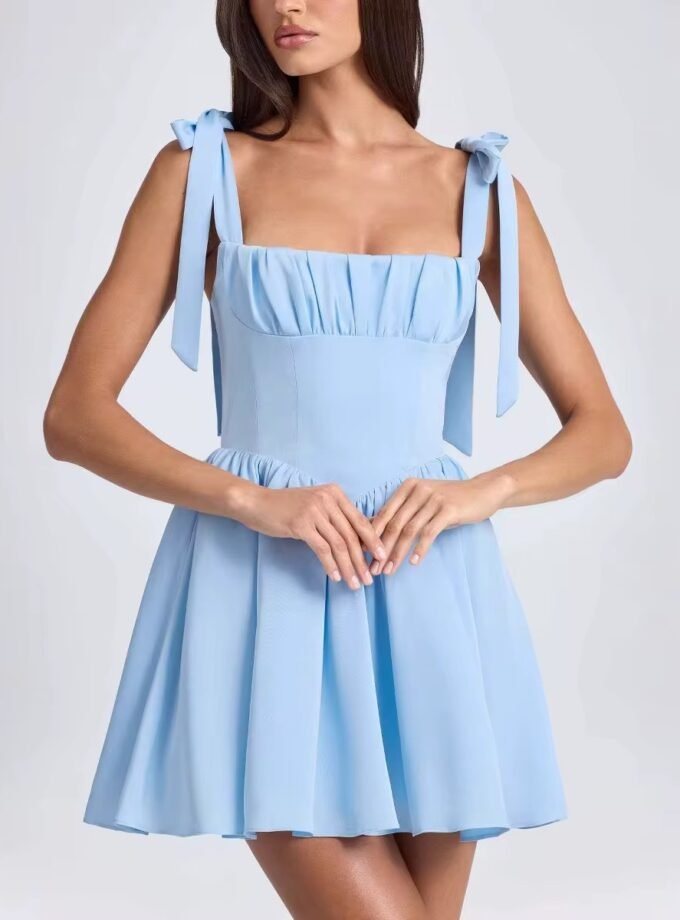 Lina – Verspieltes Kleid mit gerafftem Oberteil & ausgestelltem Rock