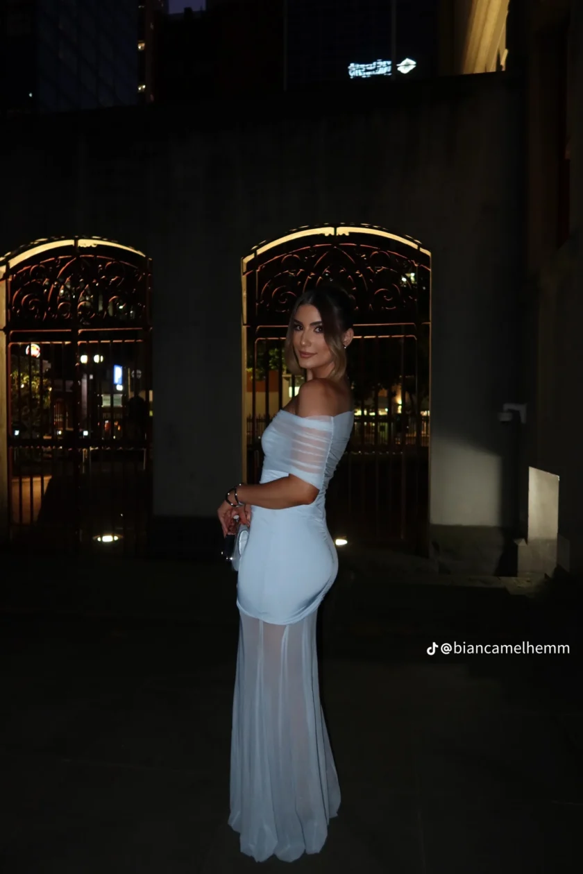 Alessia Off-Shoulder Maxi Kleid – Zeitlose Eleganz mit moderner Raffinesse - Image 6